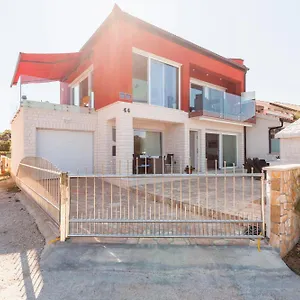 Apartment Svetec, Vir